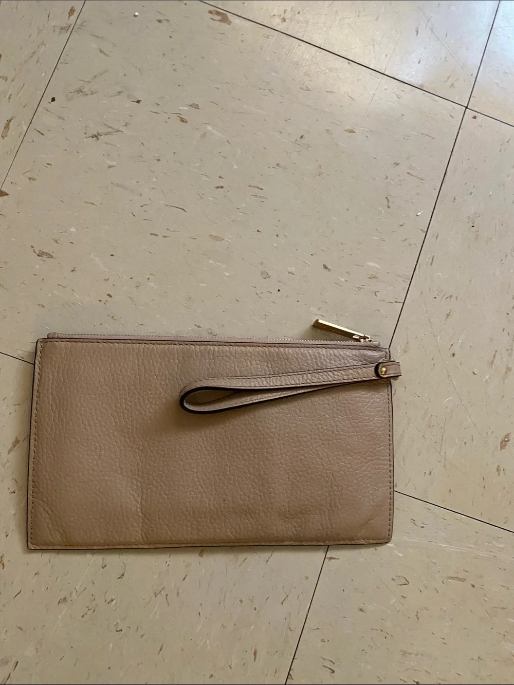 Michael KORS wristlet tan leather grommet